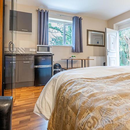 Roger Ground Guest House - With Onsite Car Parking Windermere Dış mekan fotoğraf