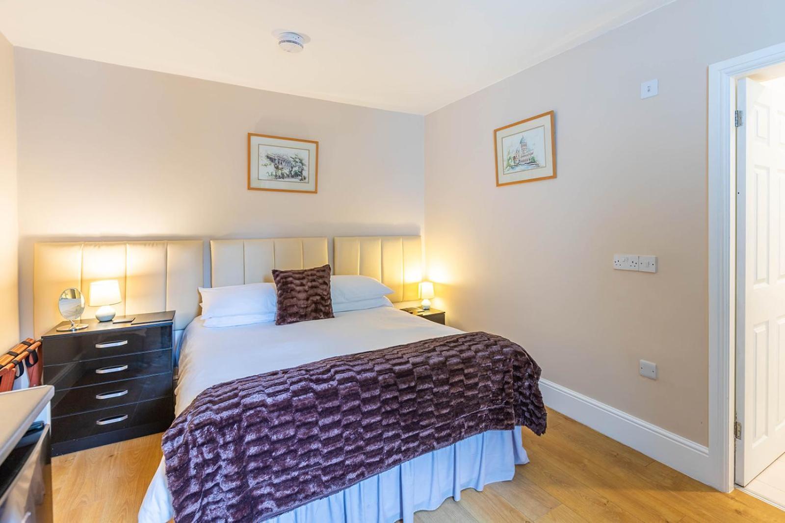 Roger Ground Guest House - With Onsite Car Parking Windermere Dış mekan fotoğraf