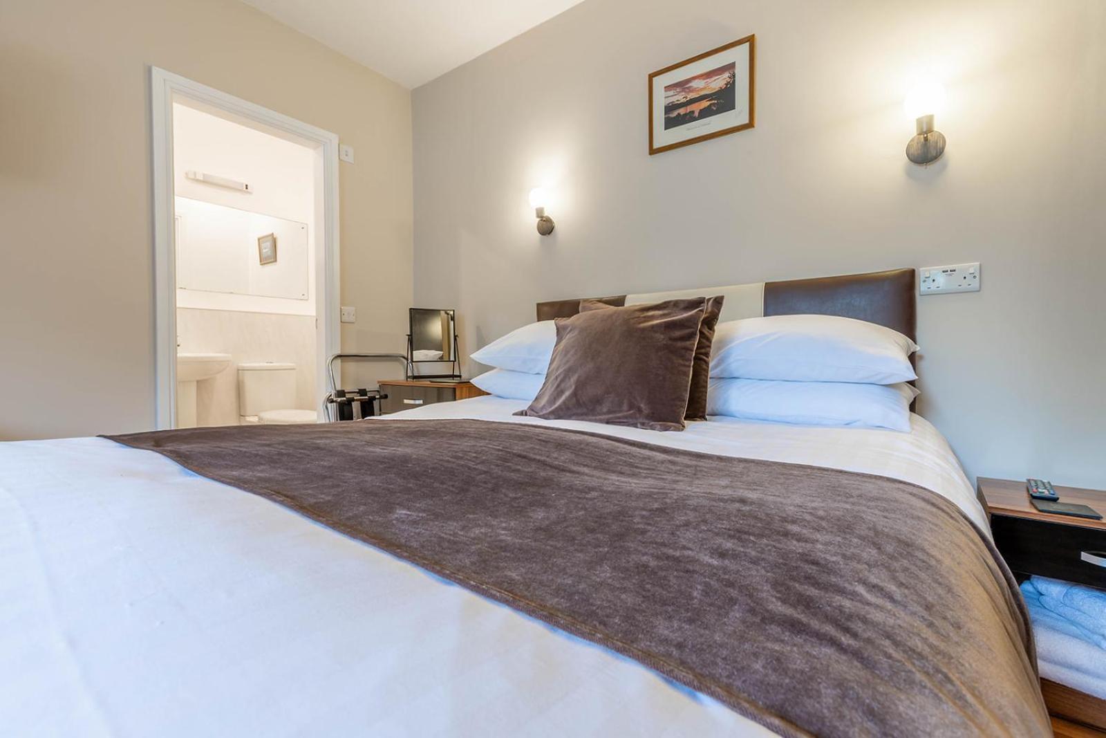 Roger Ground Guest House - With Onsite Car Parking Windermere Dış mekan fotoğraf