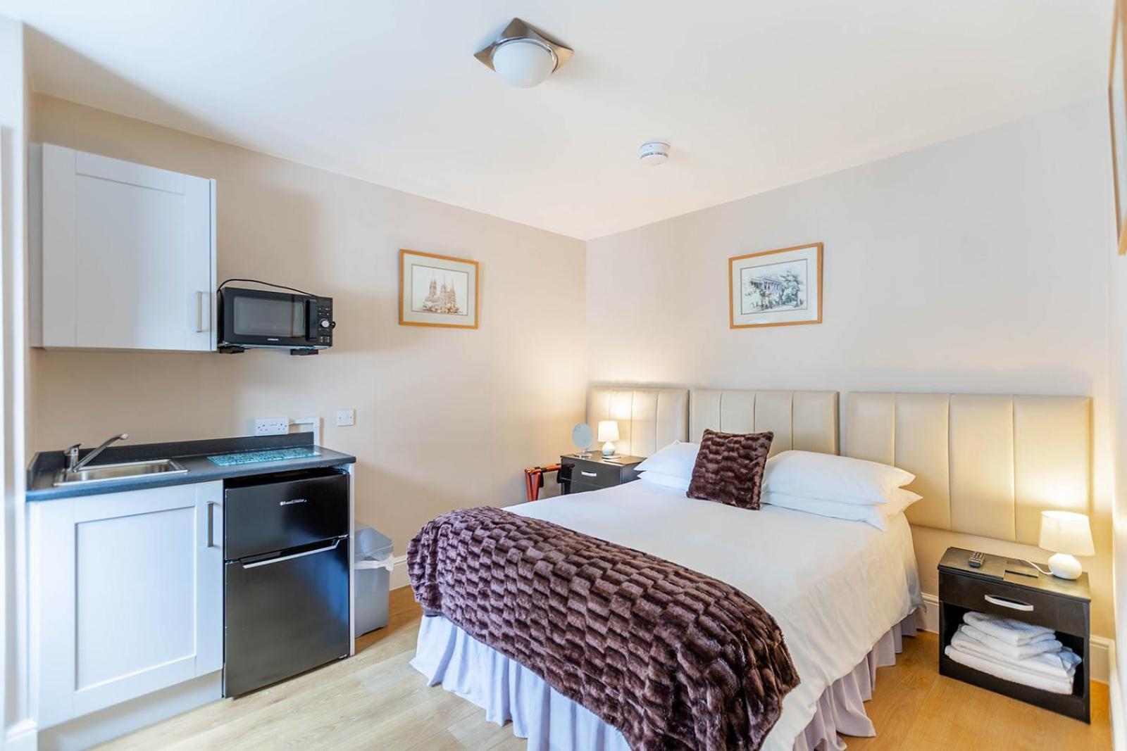 Roger Ground Guest House - With Onsite Car Parking Windermere Dış mekan fotoğraf