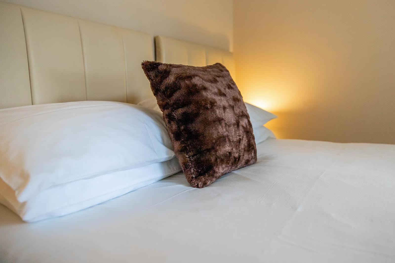Roger Ground Guest House - With Onsite Car Parking Windermere Dış mekan fotoğraf