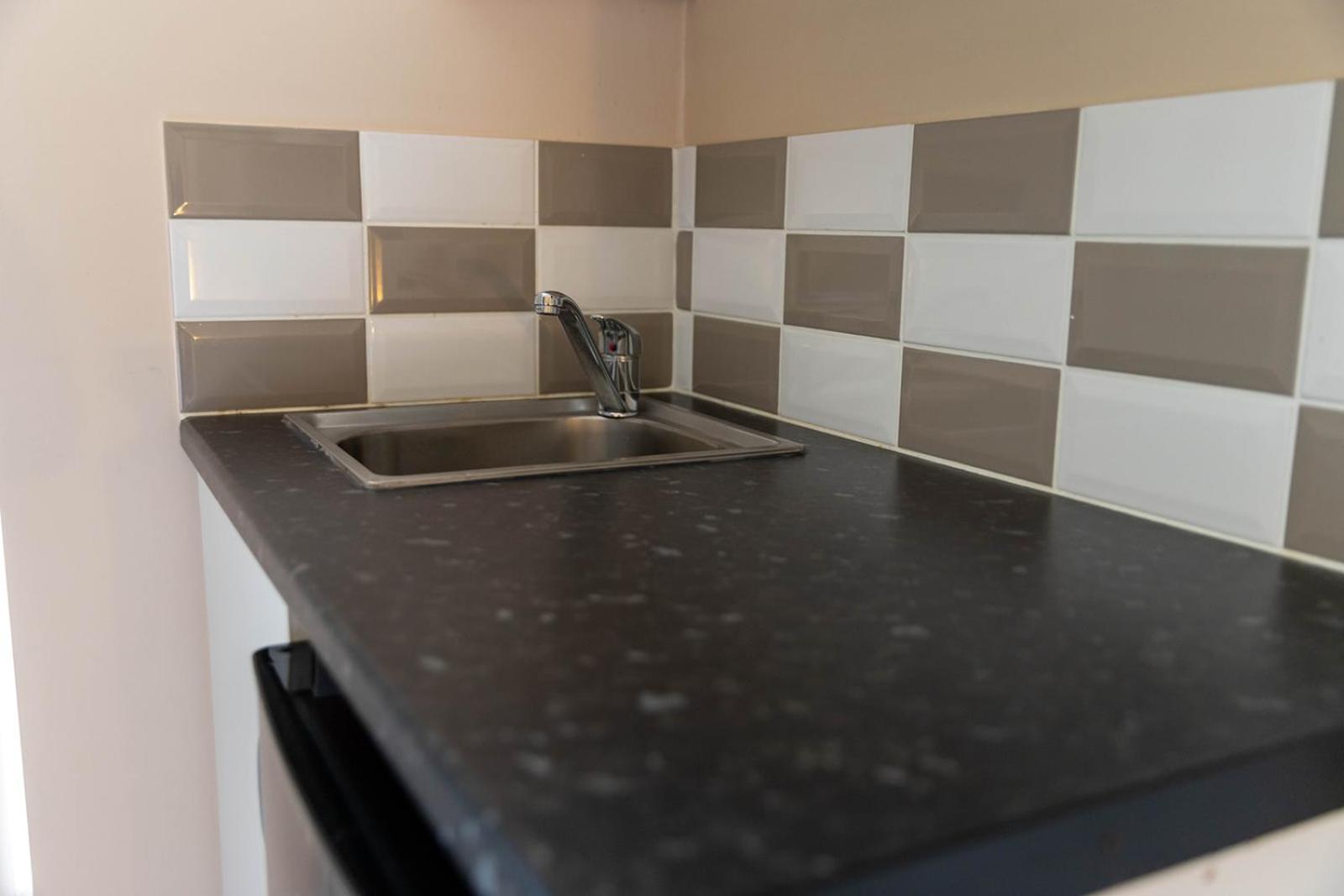 Roger Ground Guest House - With Onsite Car Parking Windermere Dış mekan fotoğraf