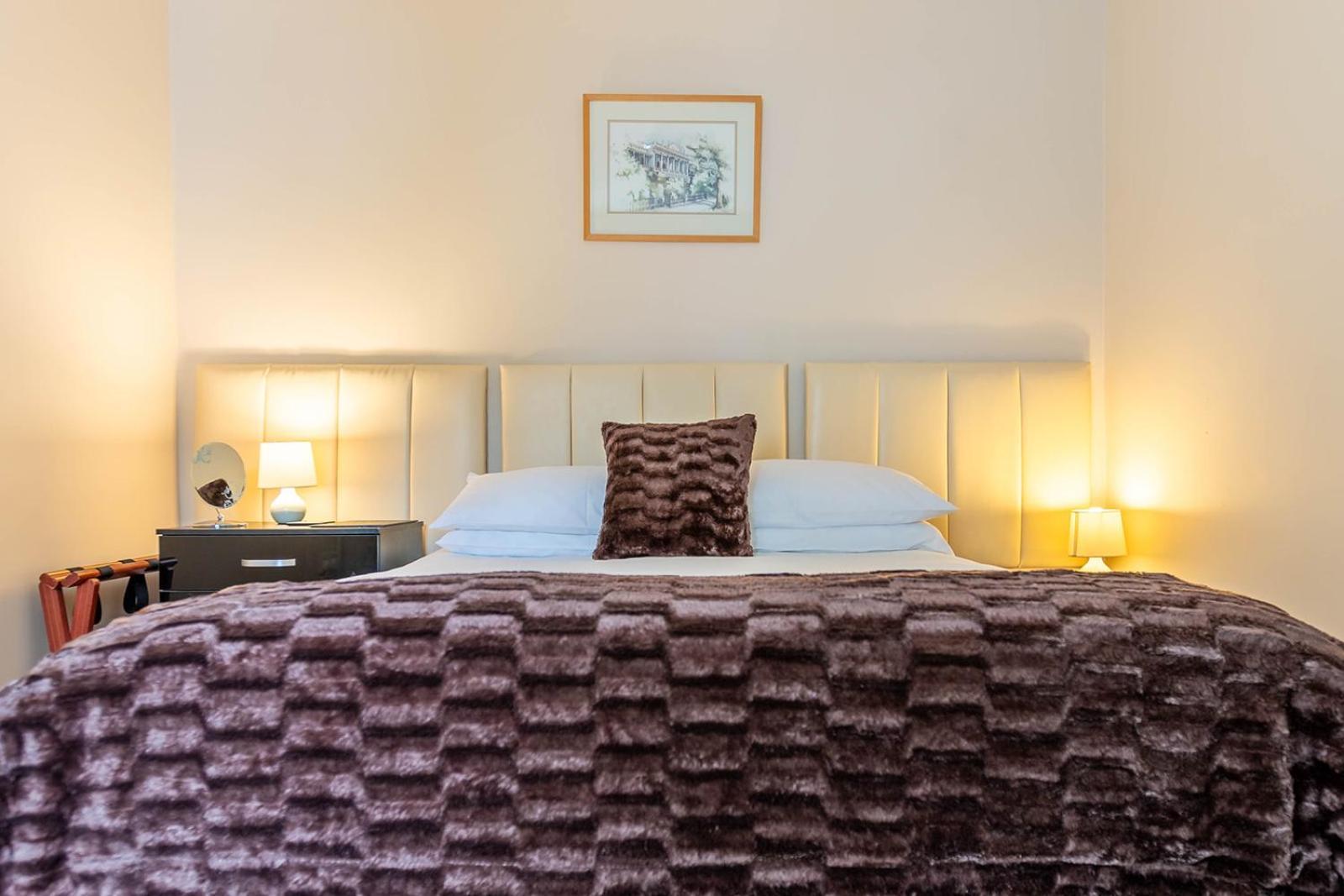Roger Ground Guest House - With Onsite Car Parking Windermere Dış mekan fotoğraf