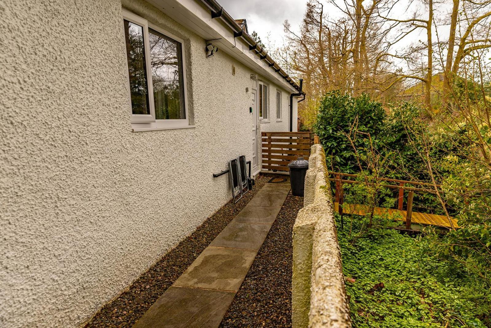 Roger Ground Guest House - With Onsite Car Parking Windermere Dış mekan fotoğraf