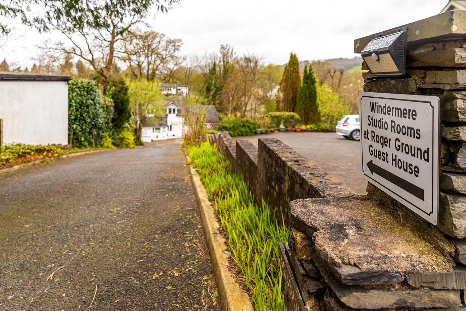 Roger Ground Guest House - With Onsite Car Parking Windermere Dış mekan fotoğraf