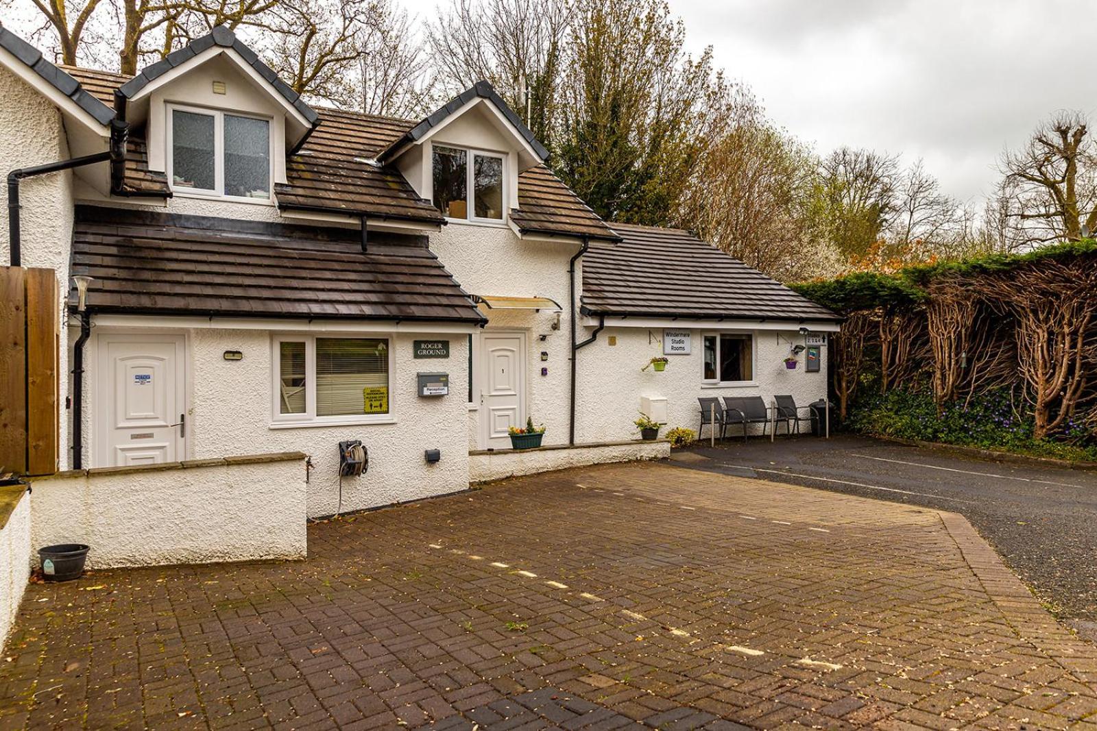 Roger Ground Guest House - With Onsite Car Parking Windermere Dış mekan fotoğraf