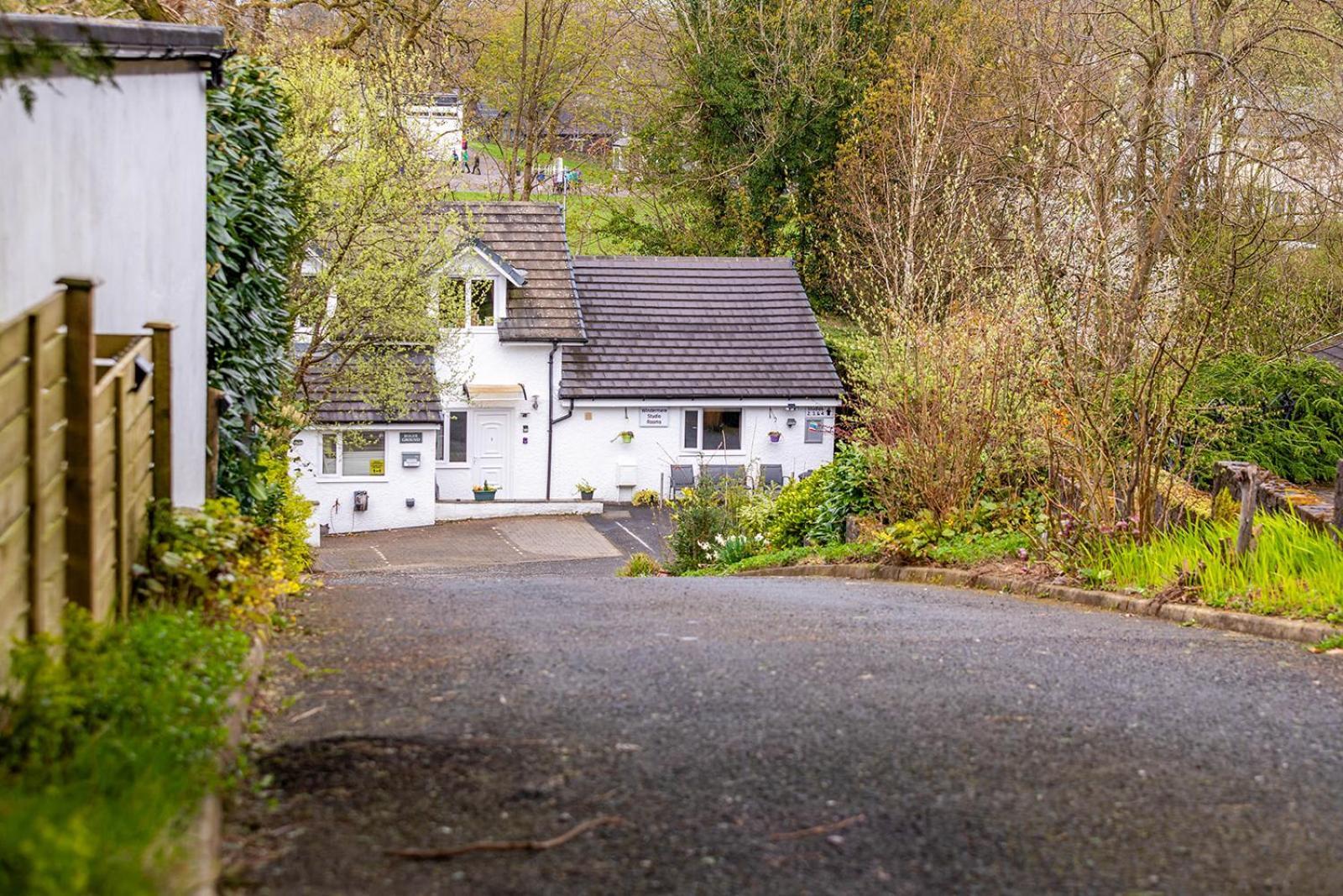 Roger Ground Guest House - With Onsite Car Parking Windermere Dış mekan fotoğraf