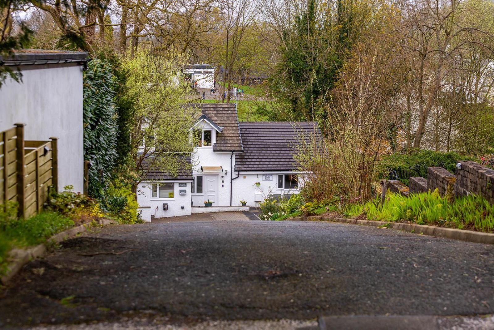 Roger Ground Guest House - With Onsite Car Parking Windermere Dış mekan fotoğraf