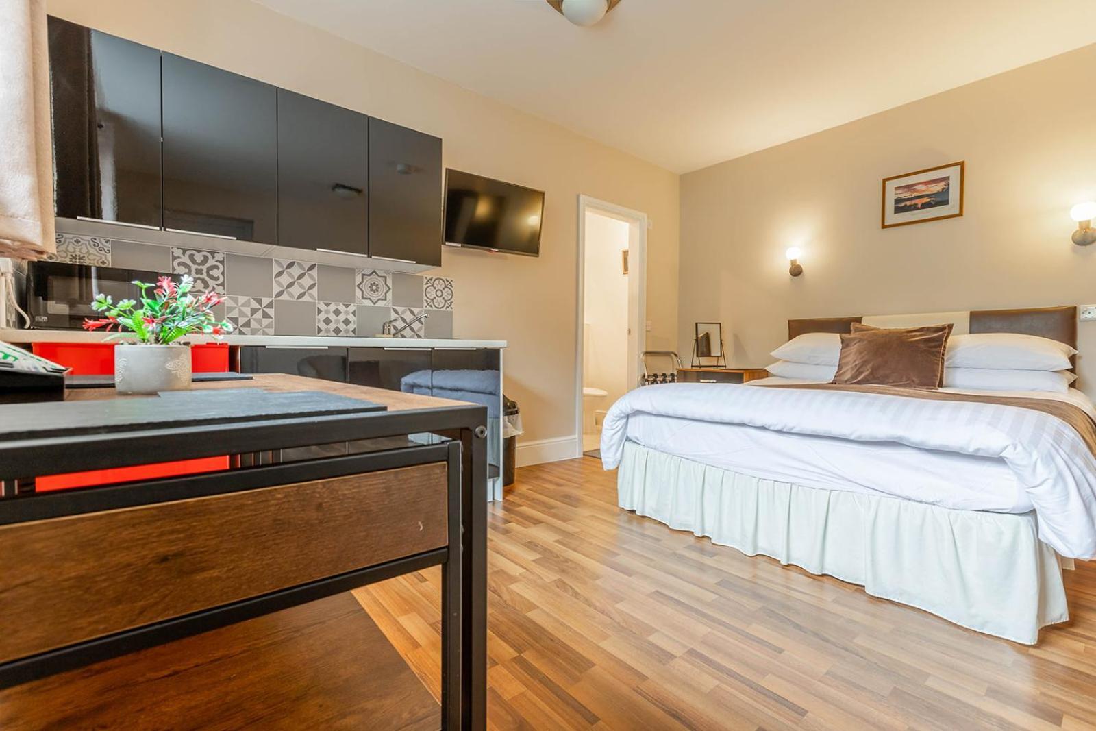 Roger Ground Guest House - With Onsite Car Parking Windermere Dış mekan fotoğraf
