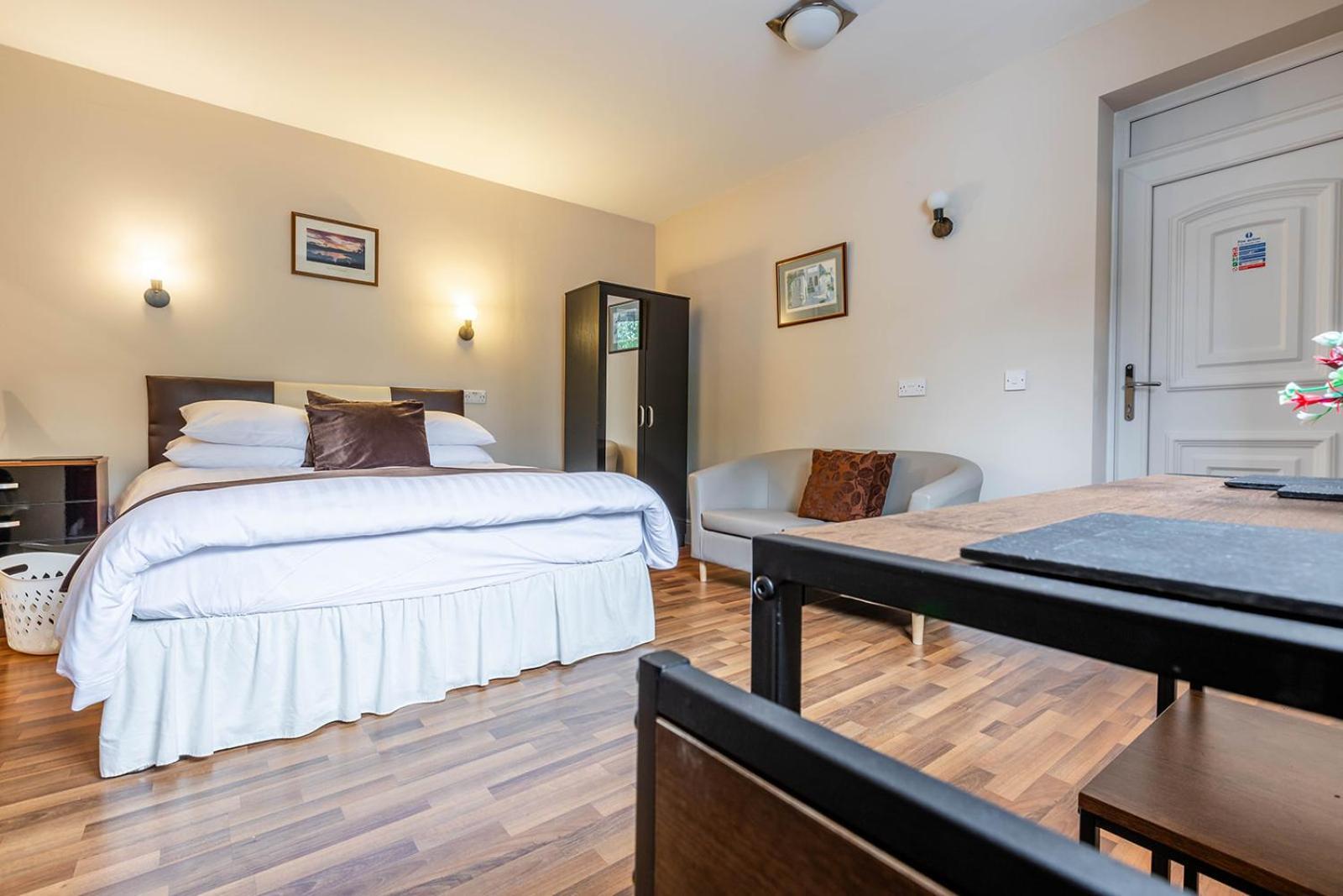 Roger Ground Guest House - With Onsite Car Parking Windermere Dış mekan fotoğraf