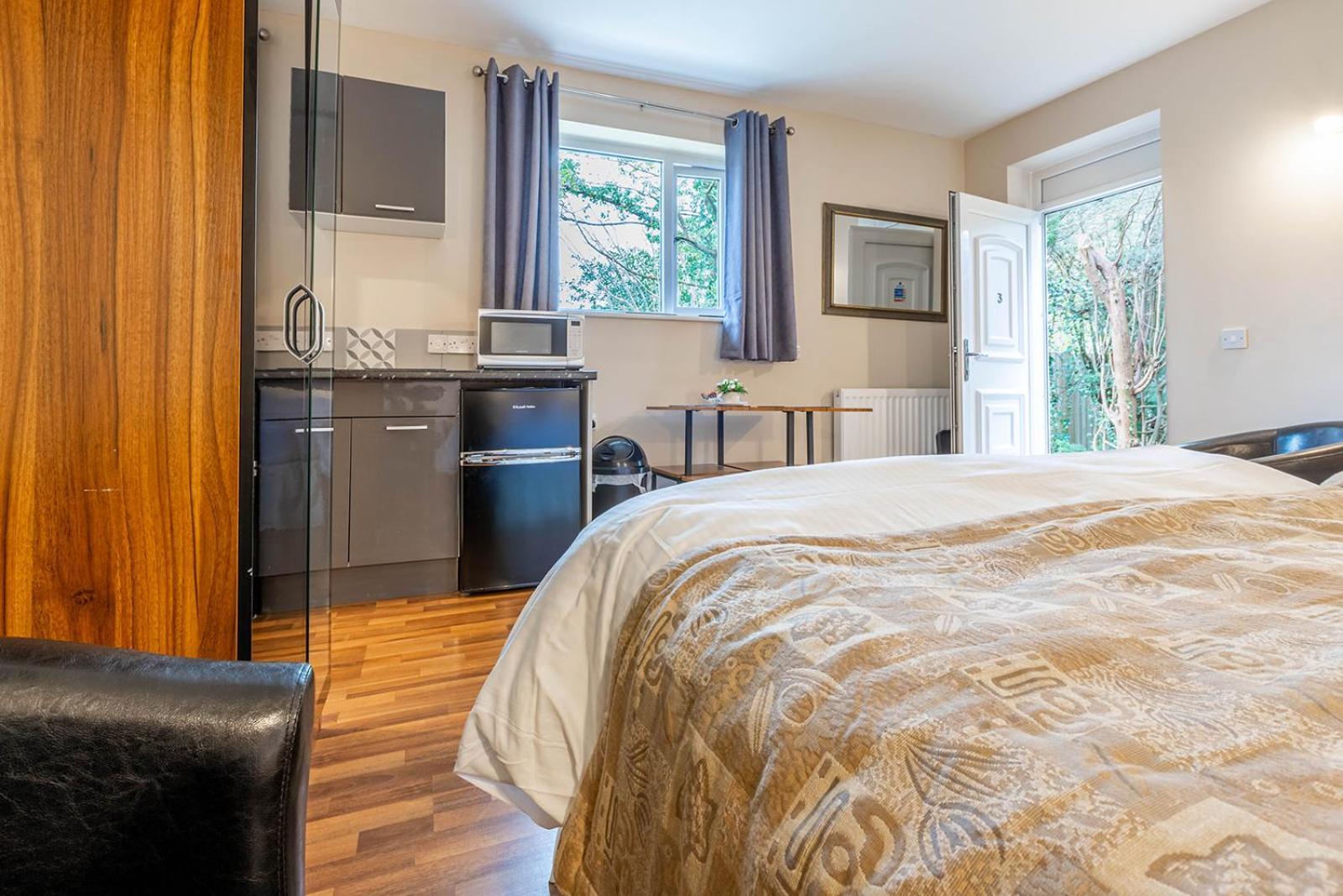 Roger Ground Guest House - With Onsite Car Parking Windermere Dış mekan fotoğraf