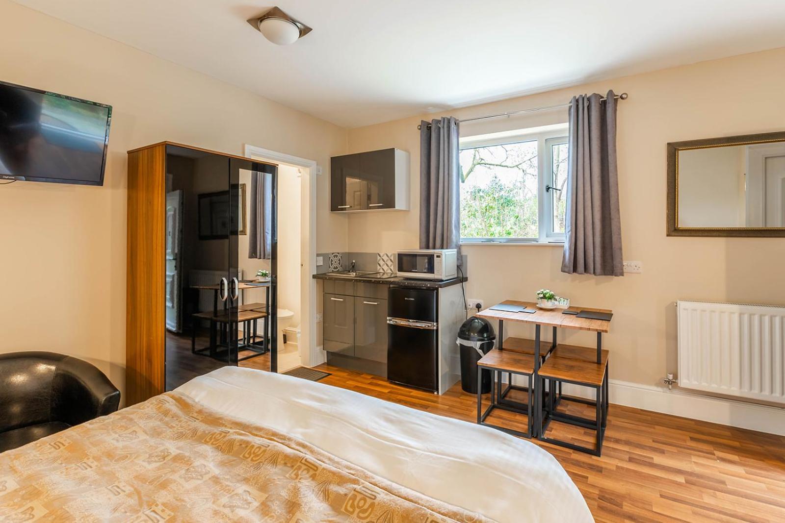 Roger Ground Guest House - With Onsite Car Parking Windermere Dış mekan fotoğraf